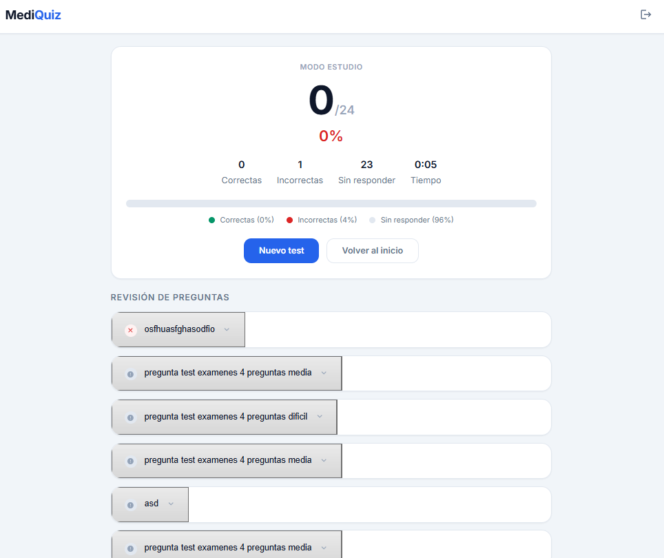 Pantalla de resultados con porcentaje de aciertos y desglose por temas